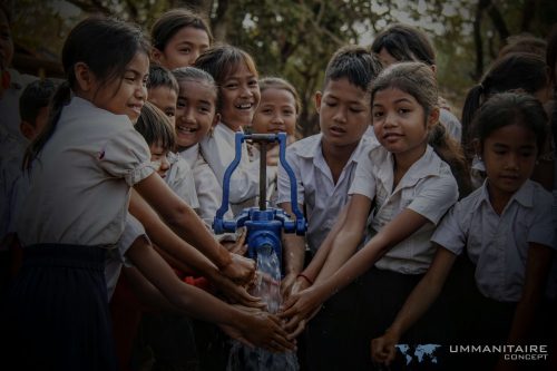 puits forage filles souriantes Cambodge