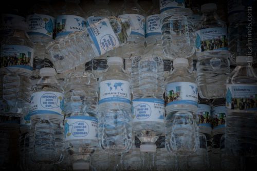 bouteilles d'eau Ummanitaire Concept
