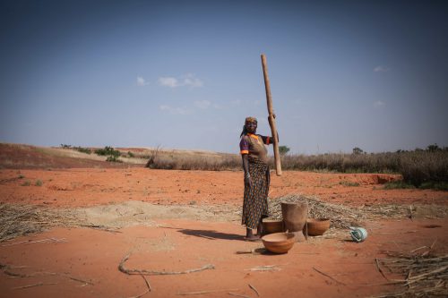 femme travail artisanal céréales Niger