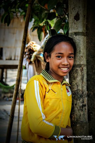 portrait adolescente souriante Asie