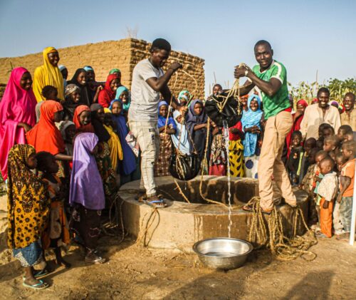 puits communal apportant de l'eau à 30 à 50 familles